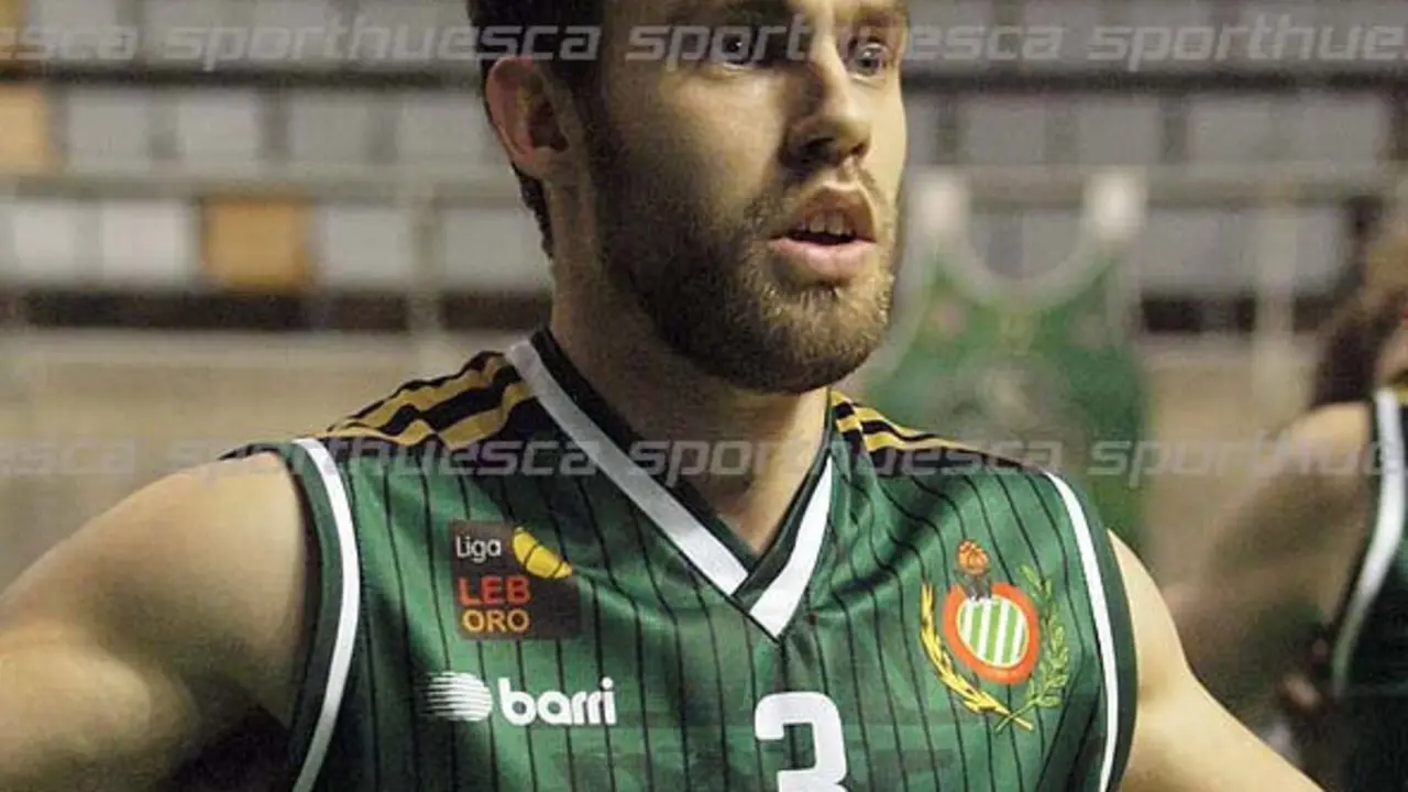 Steinarsson con la camiseta pe&ntilde;ista el pasado curso | Foto: C.Pascual