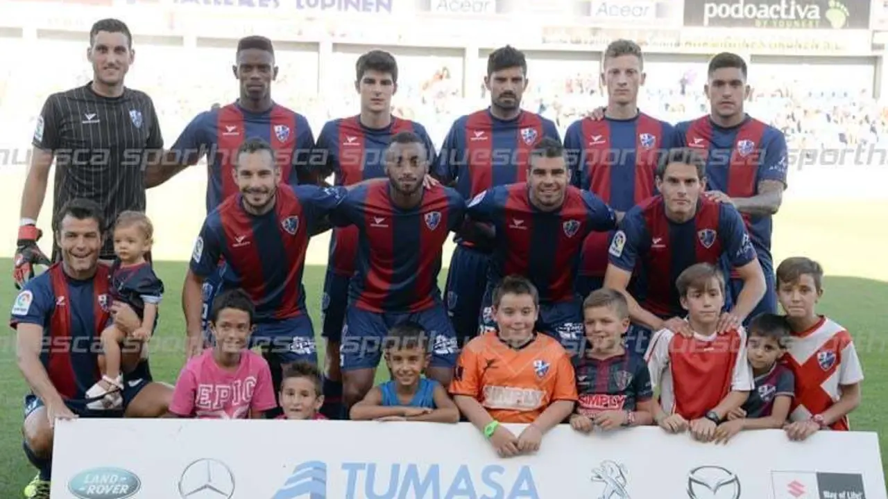 Alineaci&oacute;n inicial del Huesca frente al Real Madrid Castilla este verano en El Alcoraz | Foto: JIM