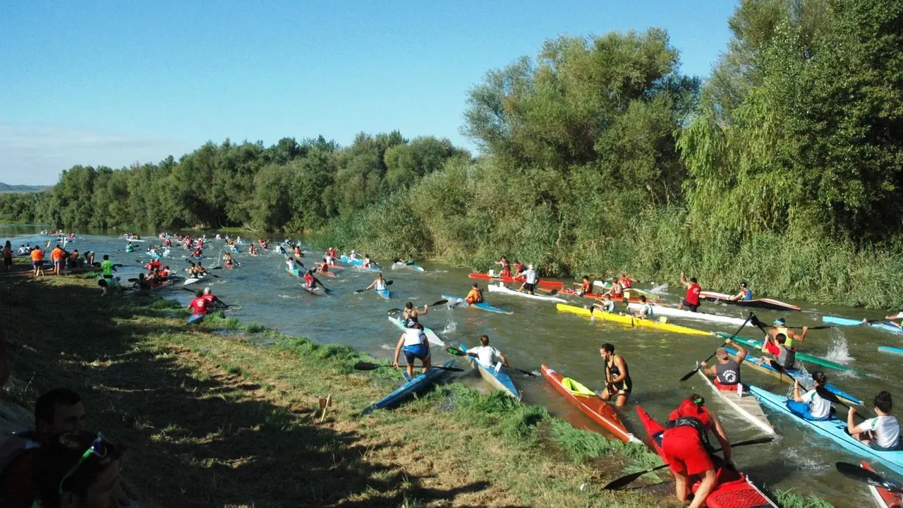 Salida de la XIX edici&oacute;n del Descenso del r&iacute;o Cinca, en Fraga.
