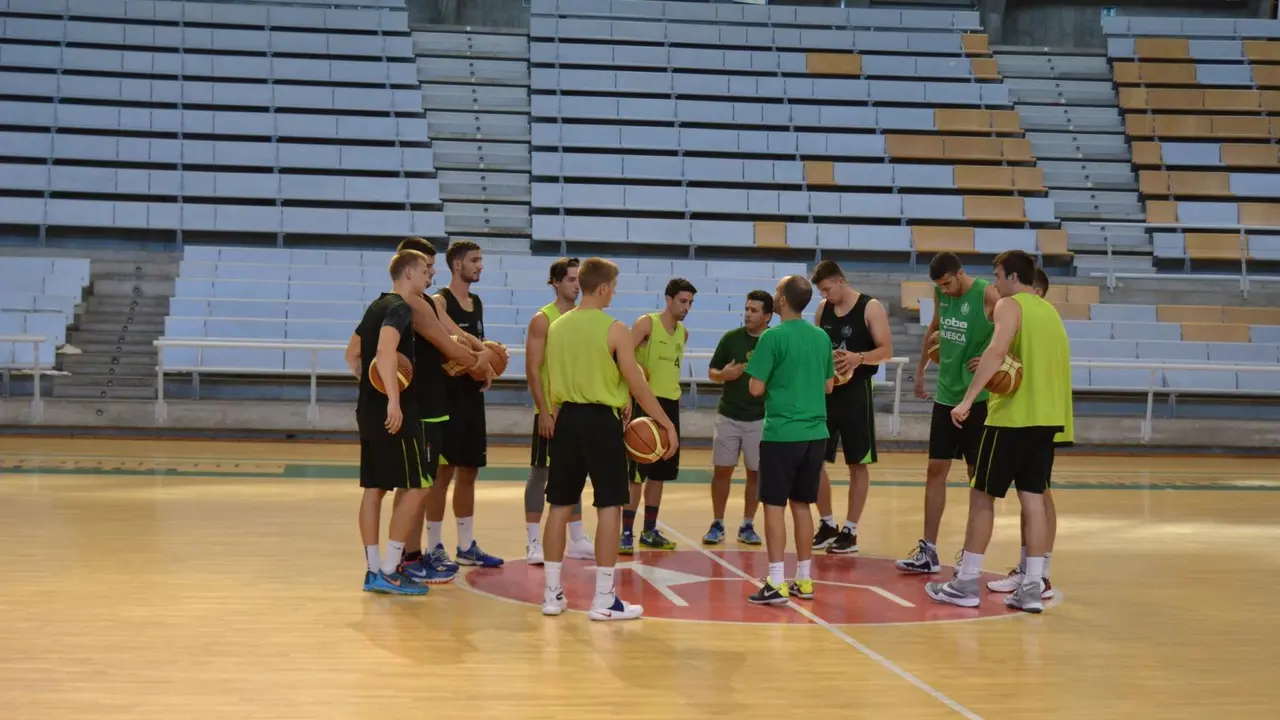 Entrenamiento del nuevo Pe&ntilde;as | Foto: sporthuesca.com