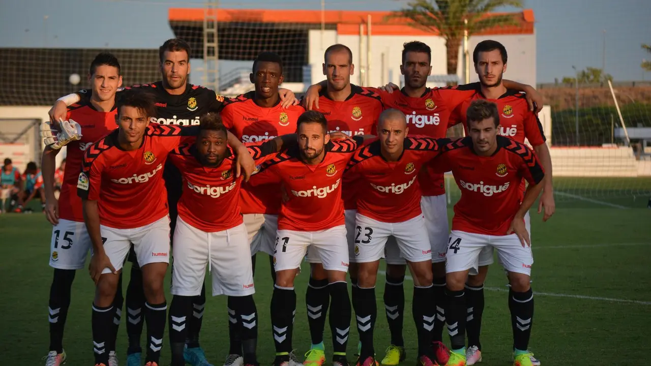 Alineaci&oacute;n grana antes de jugar y ganar al Valencia Mestalla en pretemporada | Foto: N&agrave;stic de Tarragona