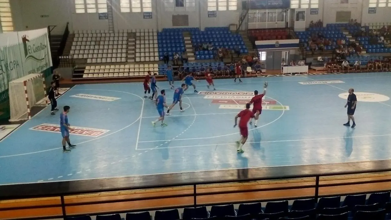 Un momento del patido de esta tarde del Bada contra el Villa de Aranda. Foto: BM Huesca