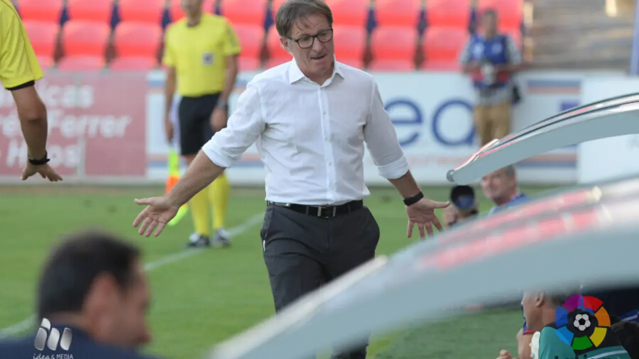 Anquela, t&eacute;cnico de la SD Huesca | Foto: LFP