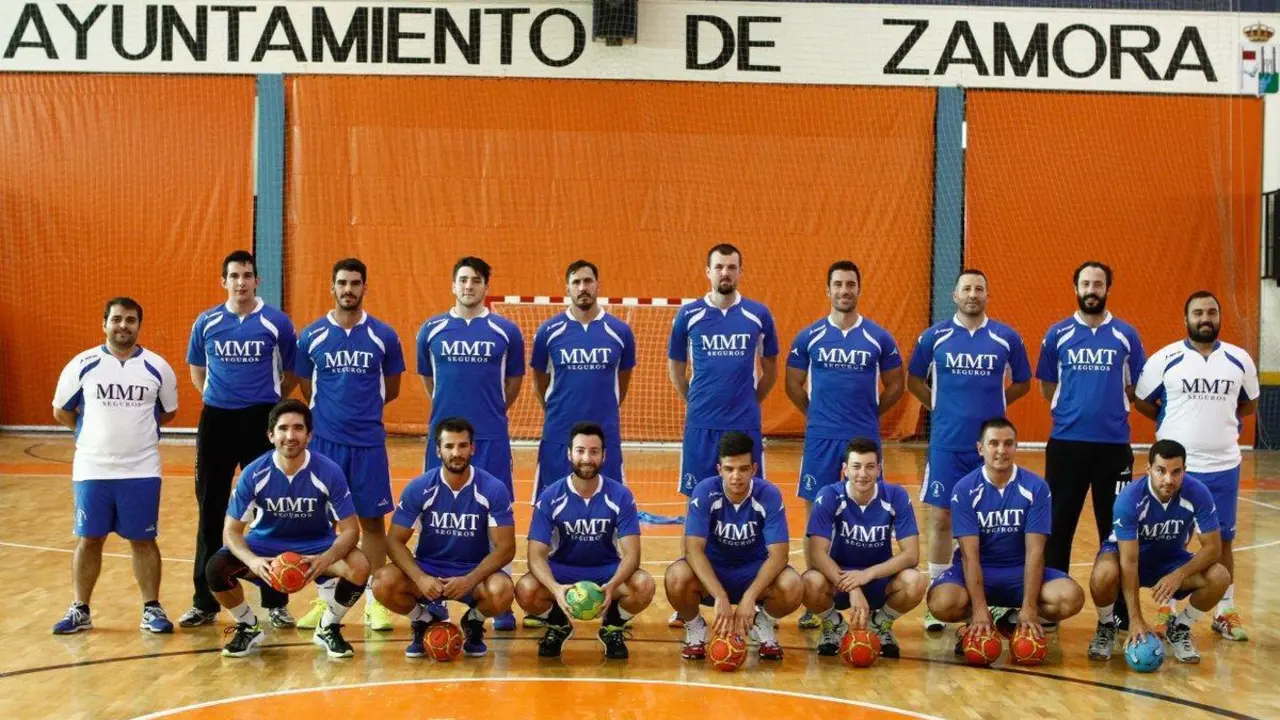 El MMT Seguros juega en Divisi&oacute;n de Honor Plata | Foto: @BalonmanoZamora