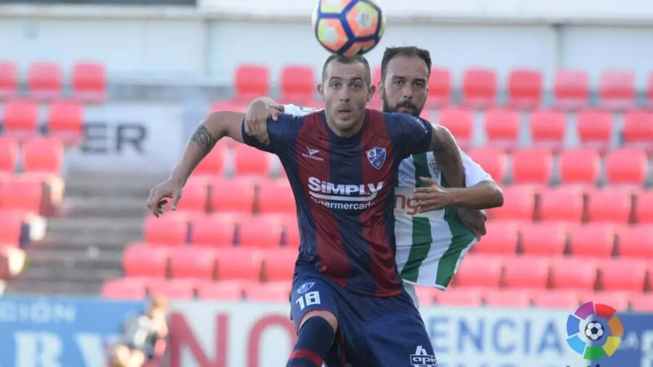 Urko Vera no tiene intenci&oacute;n de abandonar la SD Huesca | Foto: La Liga