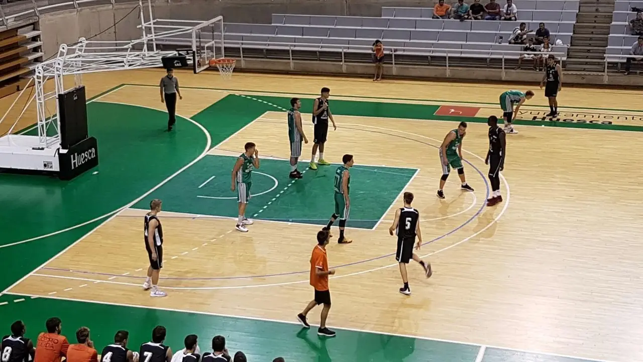 Imagen del encuentro disputado recientemente entre Pe&ntilde;as y Lleida | Foto: sporthuesca.com