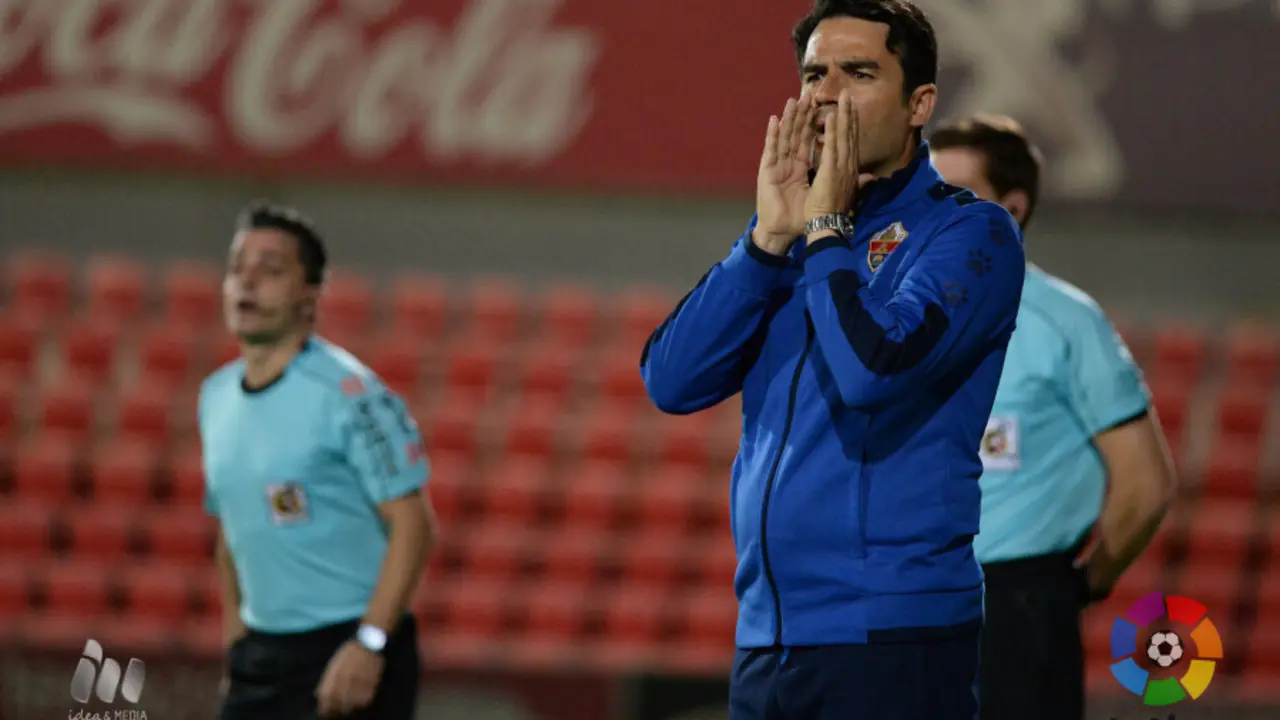 Toril da &oacute;rdenes a los suyos en El Alcoraz | Foto: LaLiga