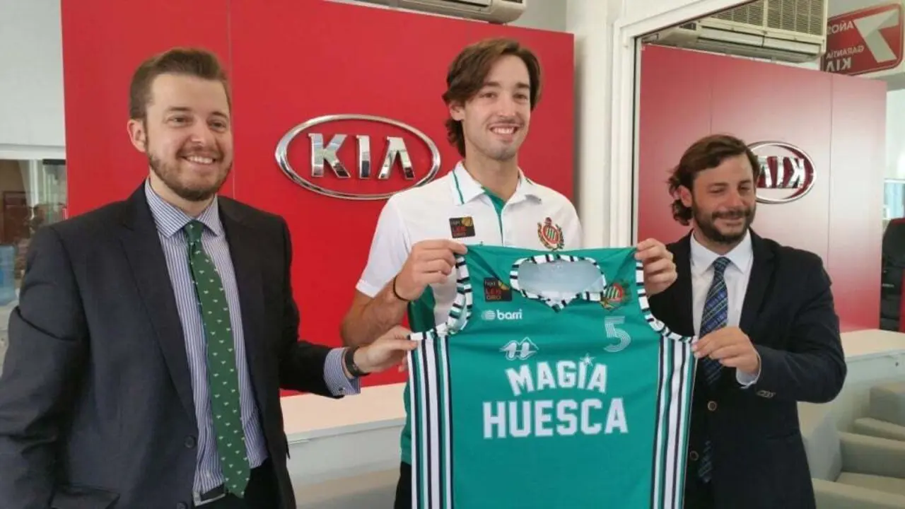 Mike Motos, durante su presentaci&oacute;n | Foto: CB Pe&ntilde;as Huesca