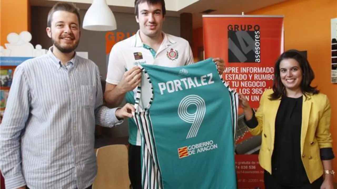 Marcos Port&aacute;lez, presentado como nuevo jugador pe&ntilde;ista | Foto: CB Pe&ntilde;as Huesca