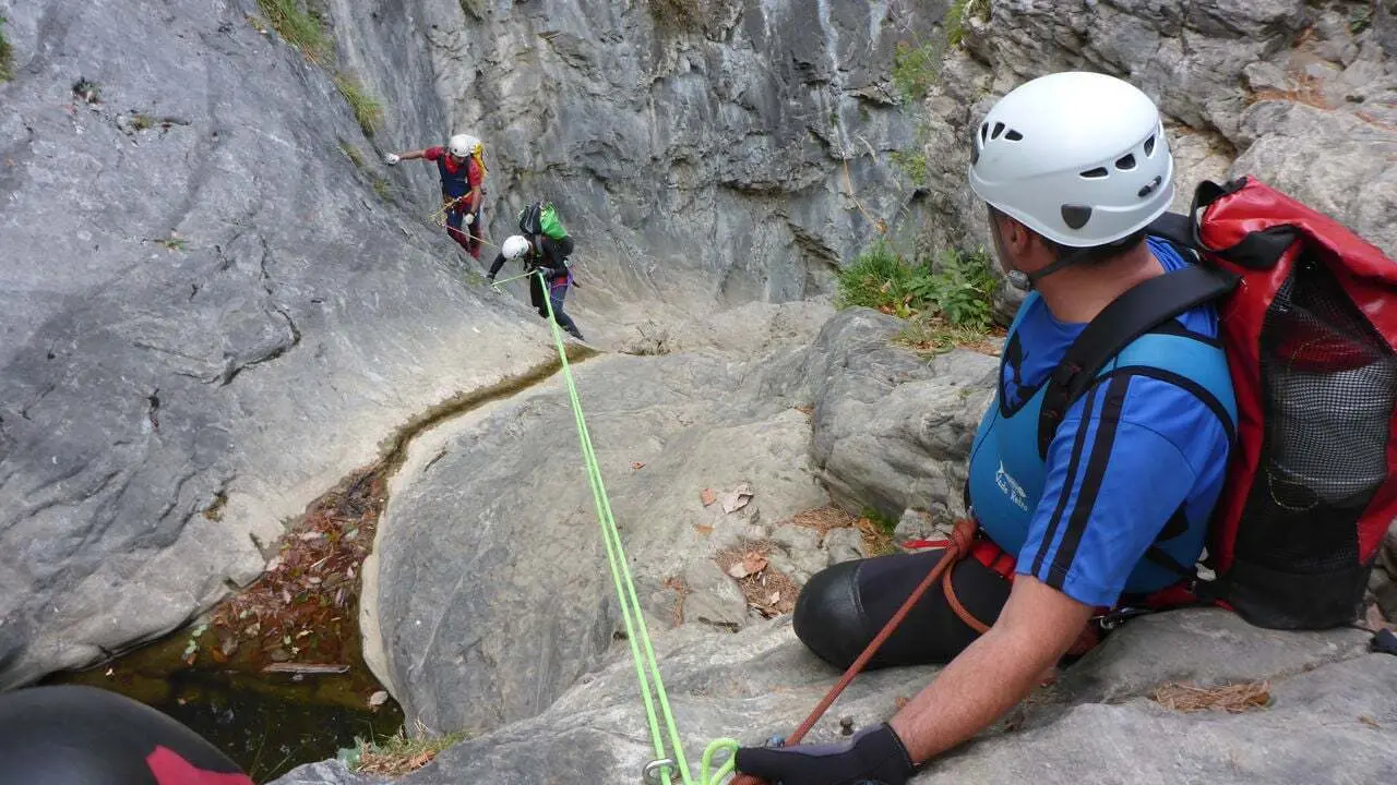 R&aacute;pel en un barranco | Foto: Club Litera
