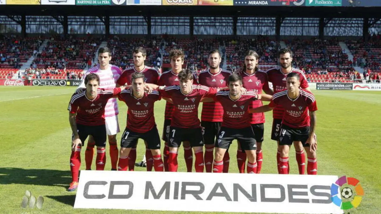 La plantilla del CD Mirand&eacute;s | Foto: Liga 1|2|3