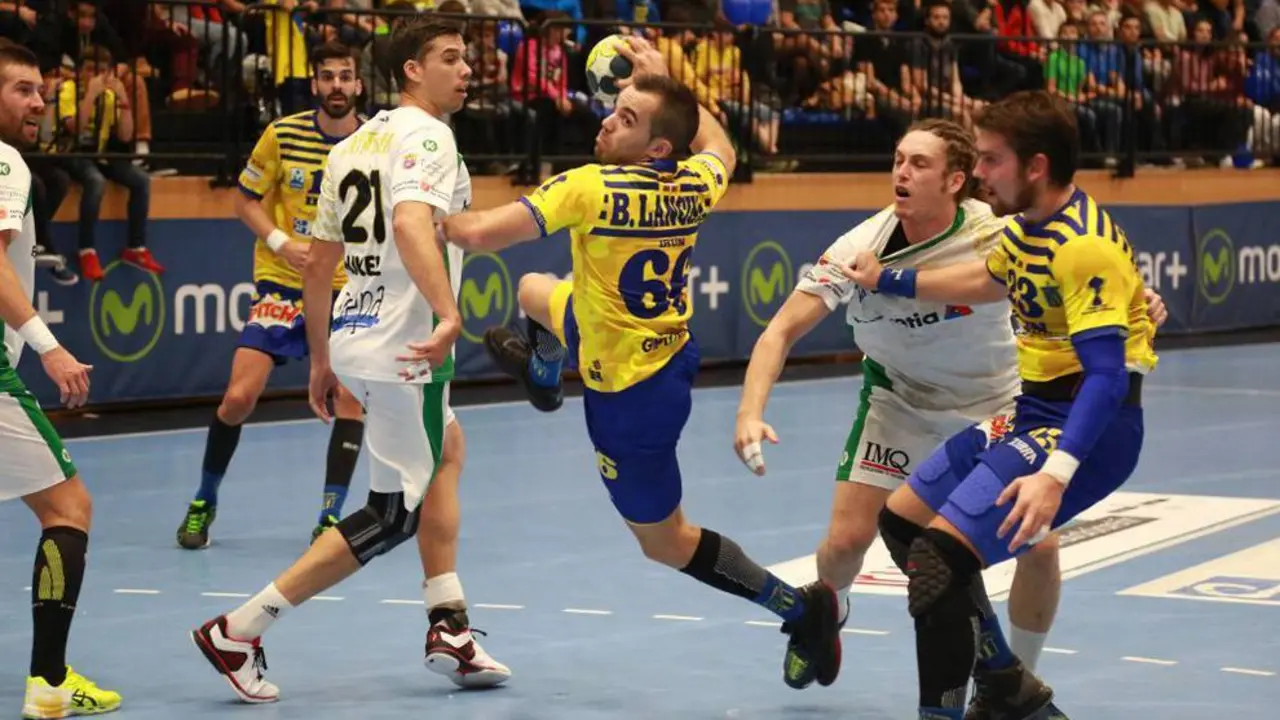 Imagen durante el partido entre Anaitasuna y Bidasoa  | Foto: Diario de Navarra