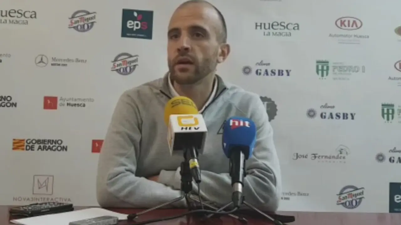 Sergio Jim&eacute;nez, en la rueda de prensa tras vencer al Palma Air Europa. Foto: sporthuesca