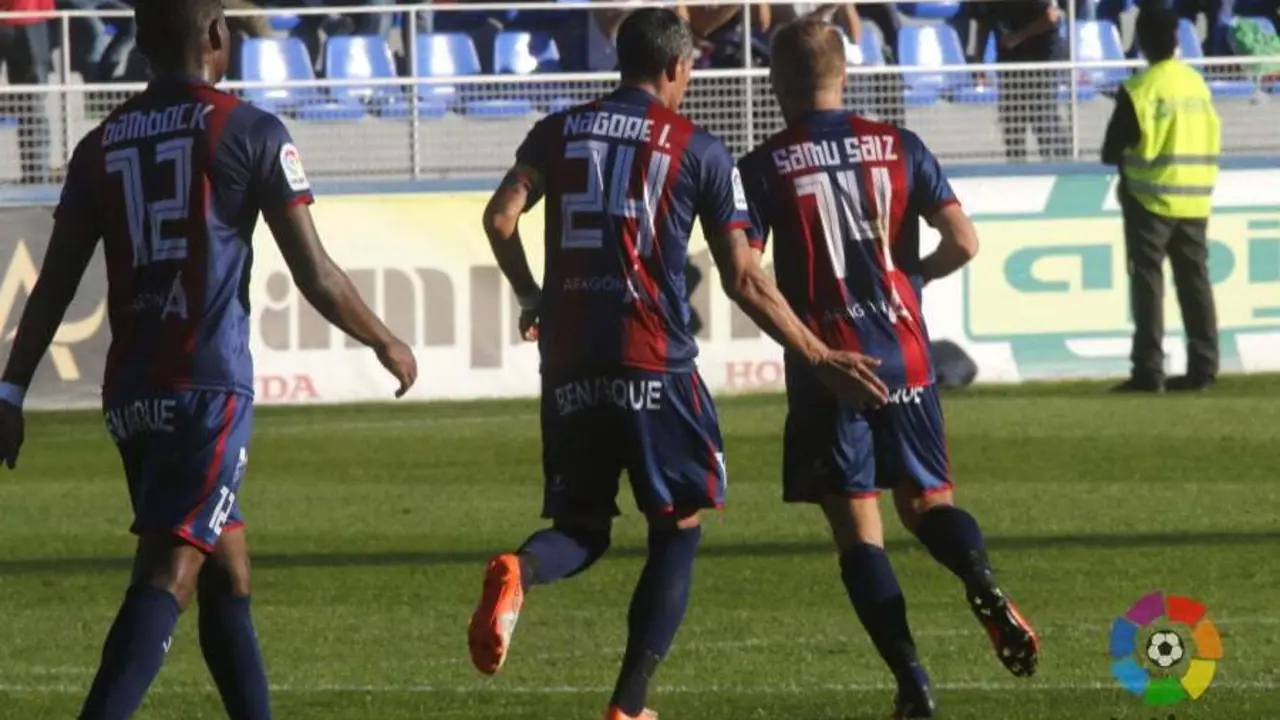 Samu celebra su tanto frente al Reus | Foto: sporthuesca.com