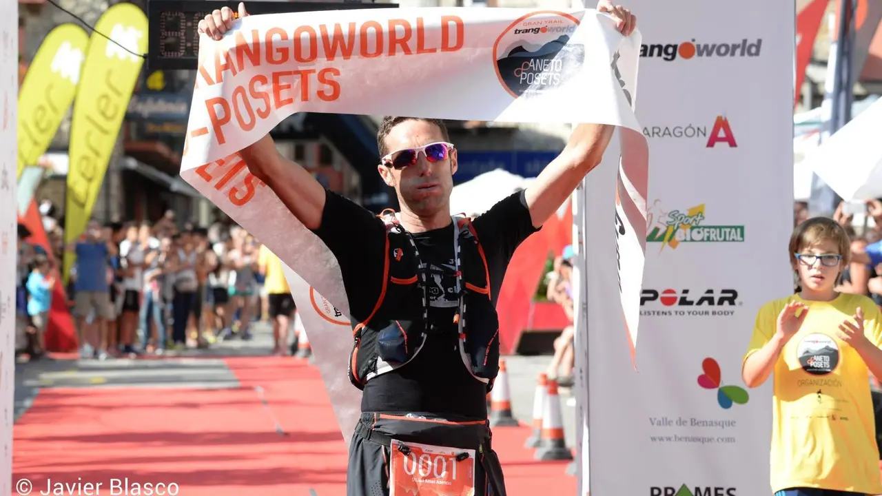 El alicantino residente en Cerler Dani Amat entra ganador de la &uacute;ltima edici&oacute;n del Gran Trail Aneto-Posets. Foto: Atevb