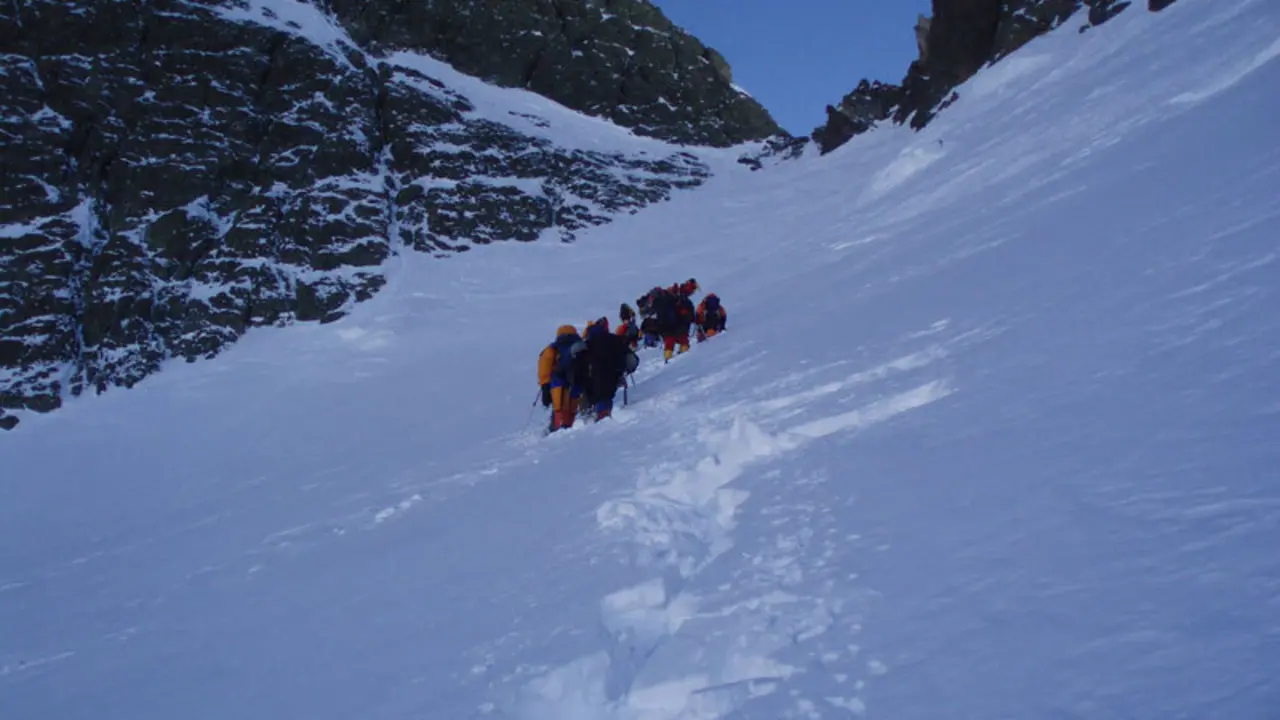 Ascendiendo al colllado el d&iacute;a de cima | Foto: Marta Alejandre