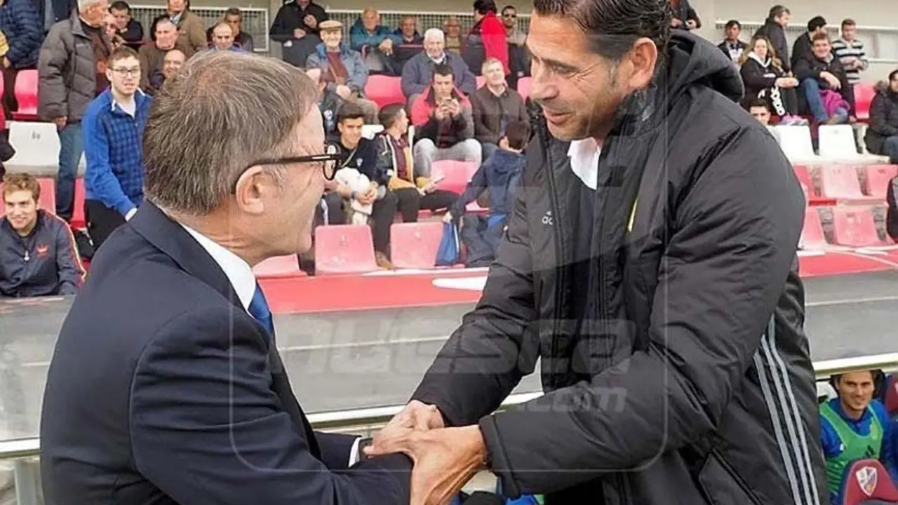 En Oviedo sit&uacute;an a Anquela como el relevo de Fernando Hierro en el baquillo del Tartiere. | Foto: C.Pascual
