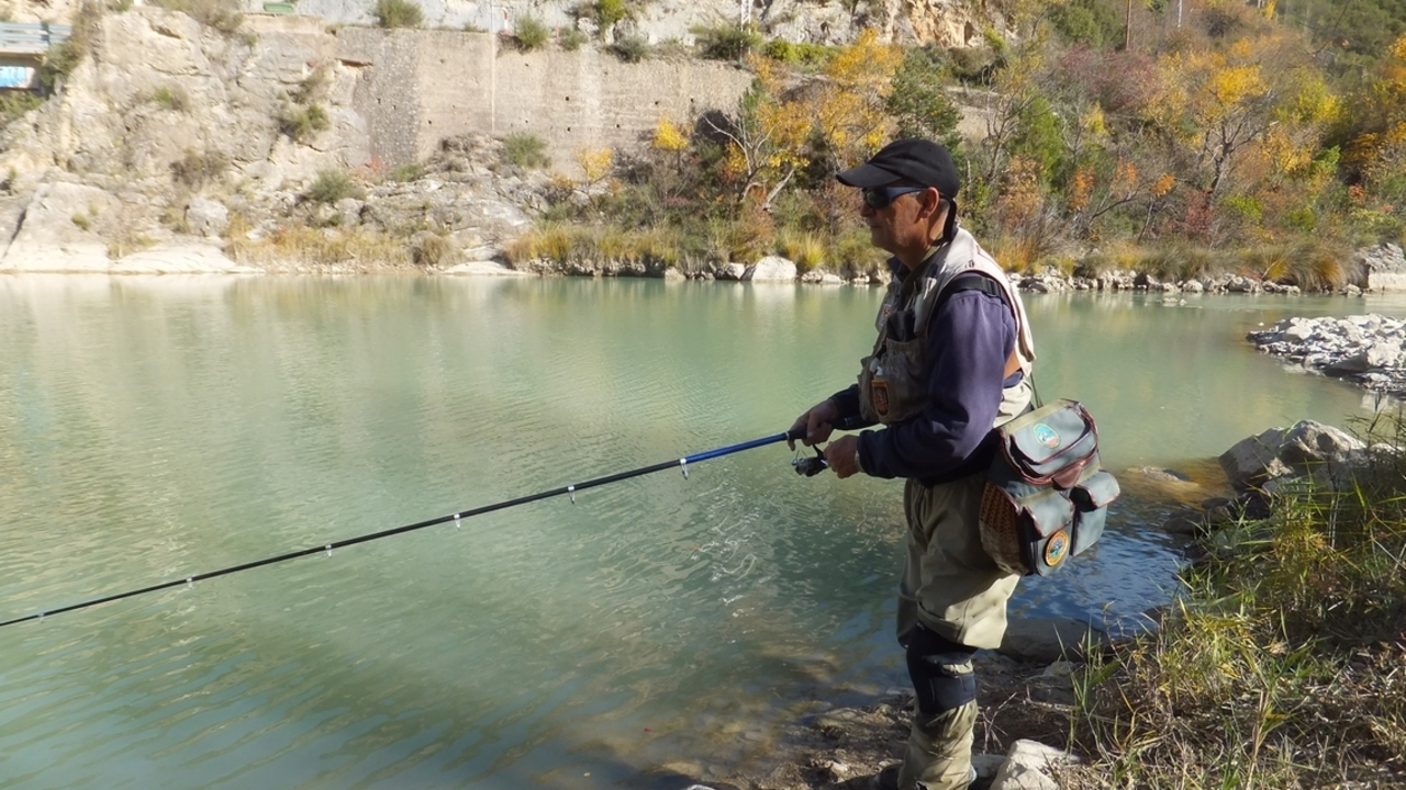  Jos&eacute; Pablo Manua campe&oacute;n en Trucha, pescando en Mallos