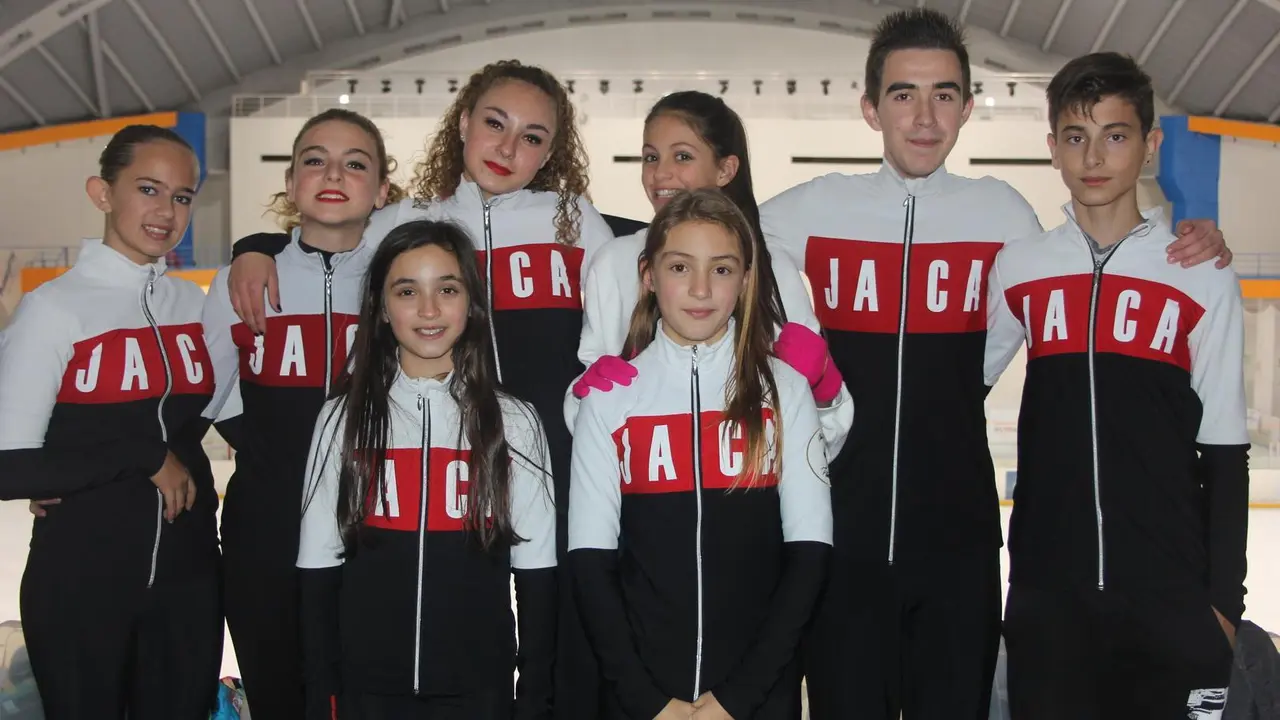 Participantes del conjunto jaqu&eacute;s en el Open Ciudad de Jaca. | Foto: Club Hielo Jaca