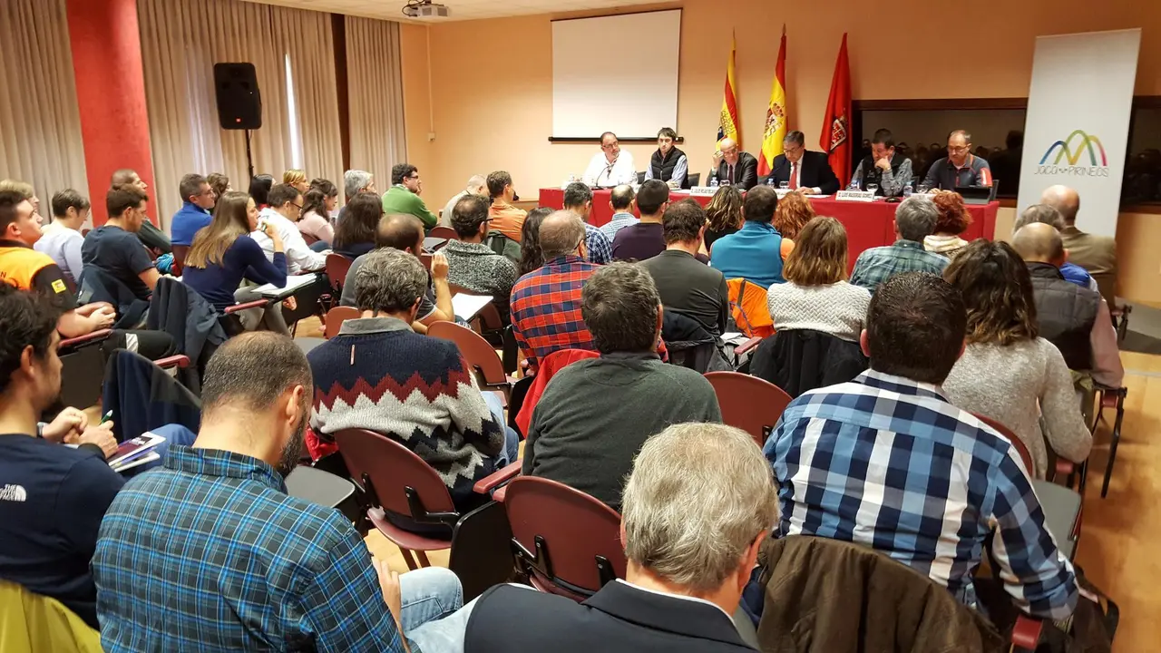 Imagen de una de las ponencias celebradas este s&aacute;bado en las jornadas de Jaca de Derecho y Monta&ntilde;a. Foto: Derecho y Monta&ntilde;a