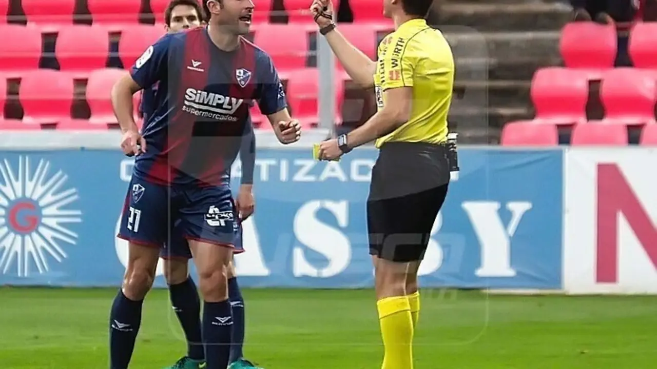 &Iacute;&ntilde;igo L&oacute;pez, uno de los fijos de Anquela, se perder&aacute; el partido frente al Mirand&eacute;s por sanci&oacute;n | Foto: C.Pascual