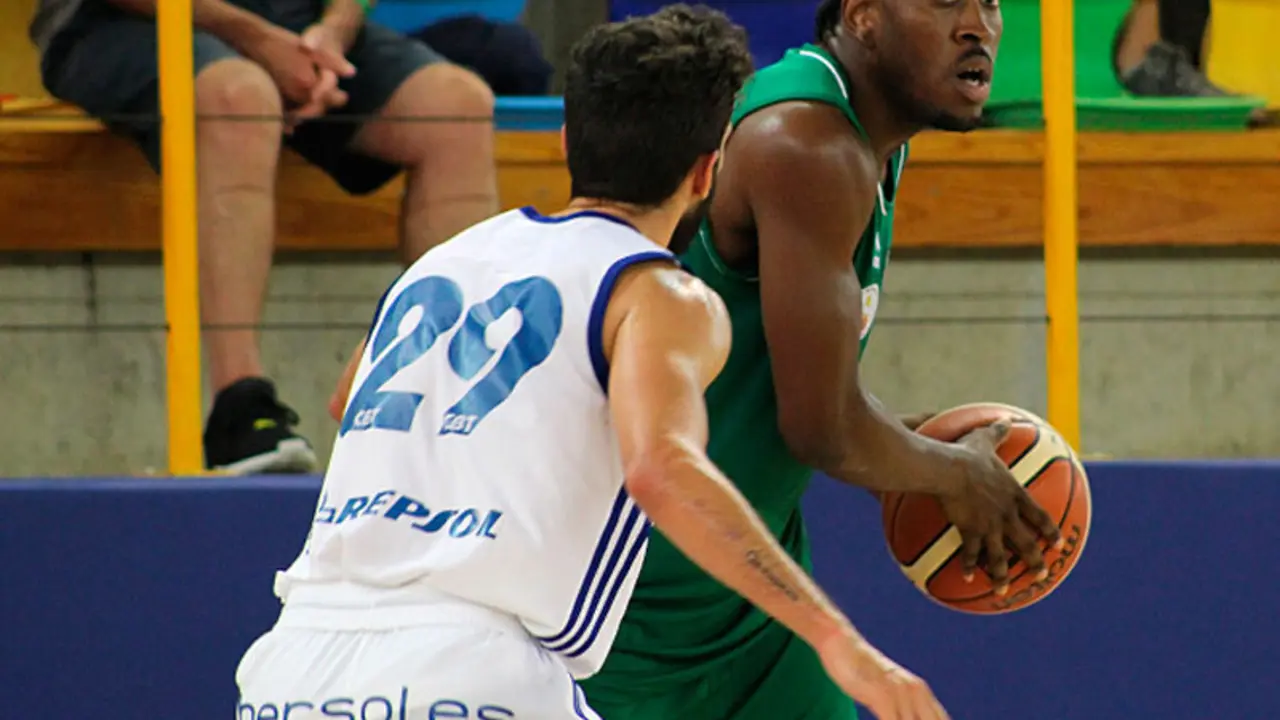 Greg Gantt con la camiseta del Zornotza | Foto: Federaci&oacute;n Vizcaina de Baloncesto