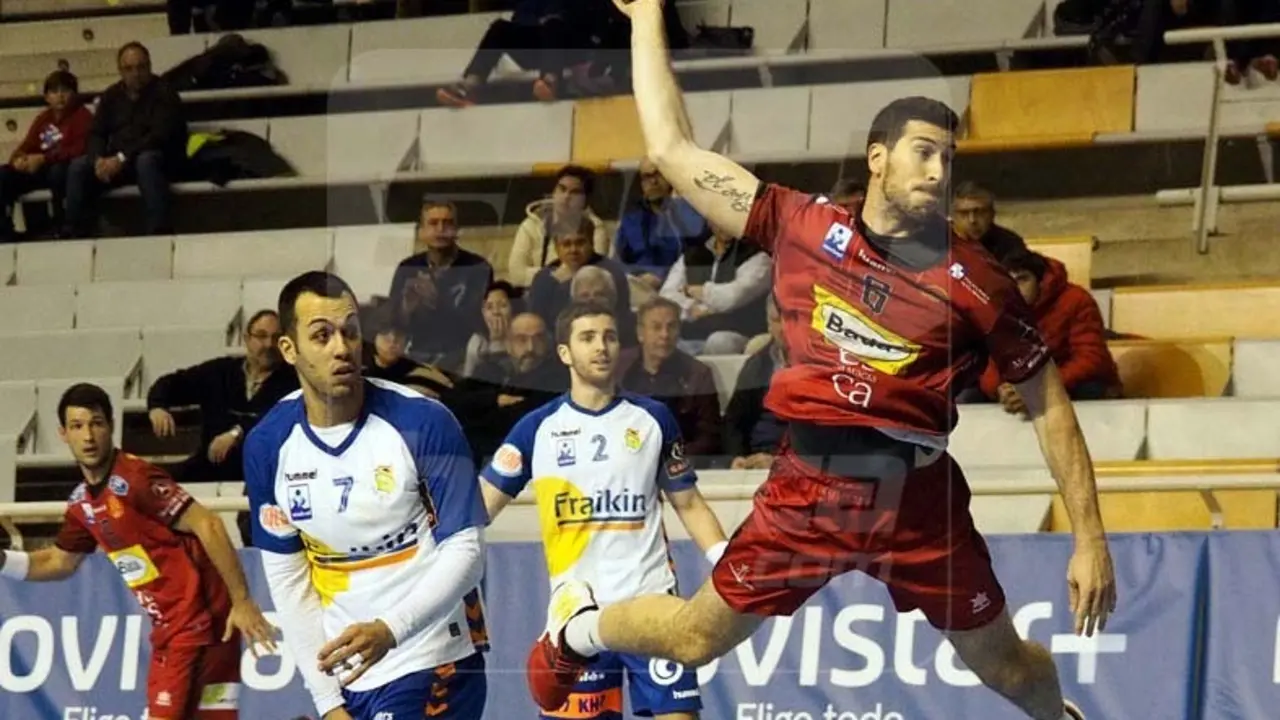 Val, en una jugada de la pasada temporada contra Granollers. Foto: C.Pascual