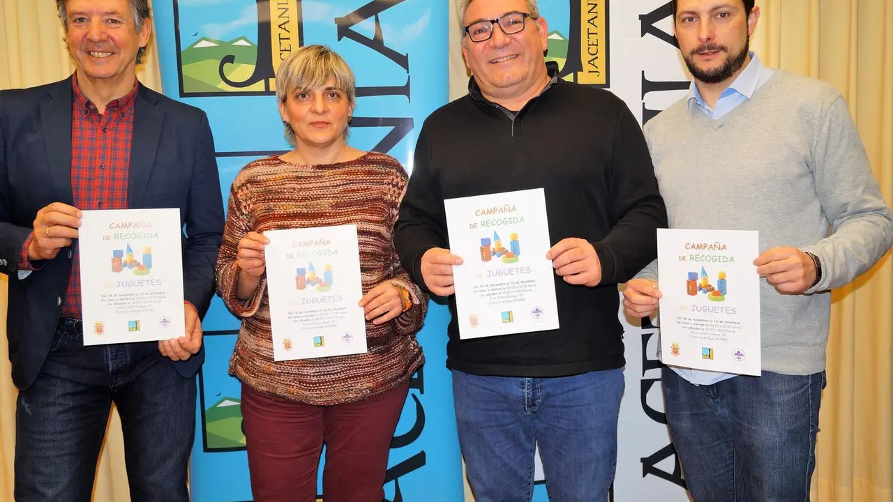 Presentaci&oacute;n de la campa&ntilde;a "Una entrada por un juguete". | Foto: Club Hielo Jaca