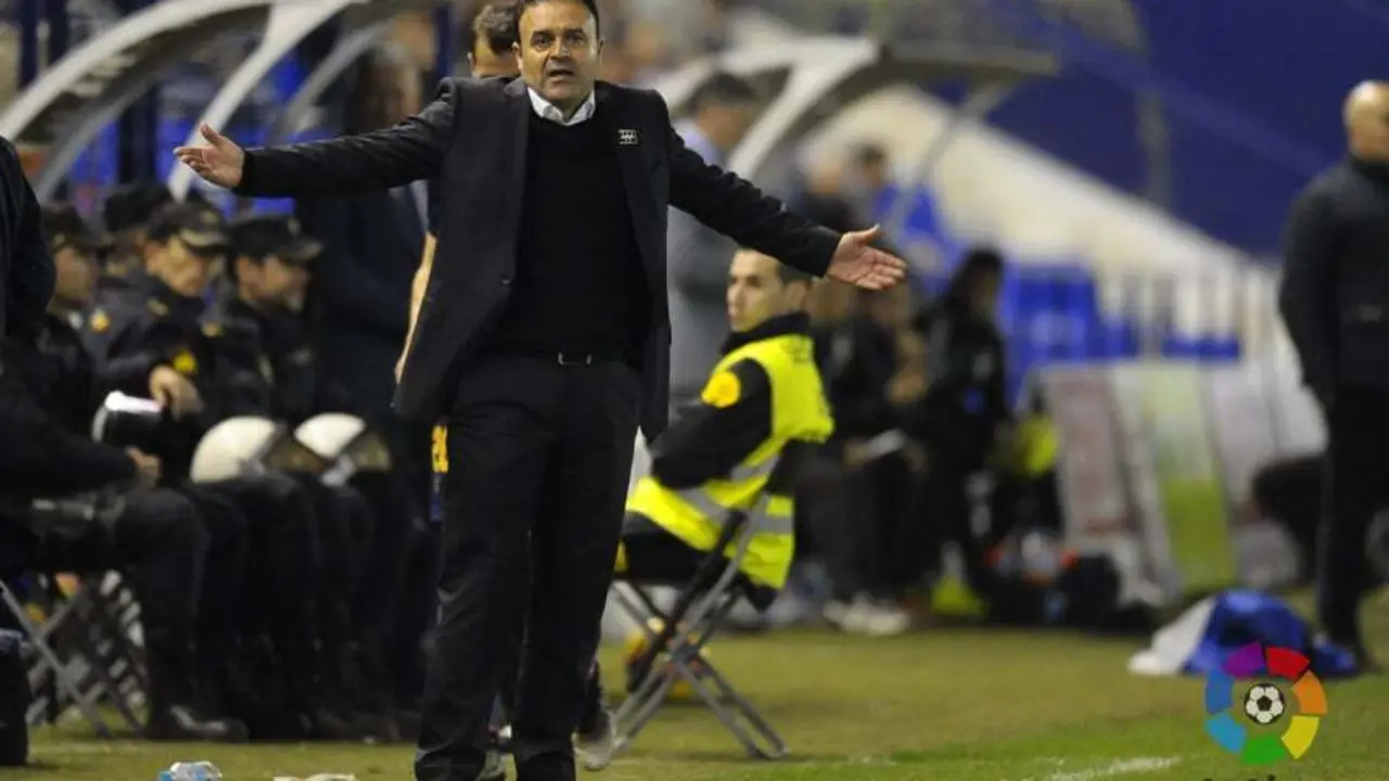 Salmer&oacute;n conf&iacute;a en que su equipo saque algo positivo del Alcoraz | Foto: LaLiga