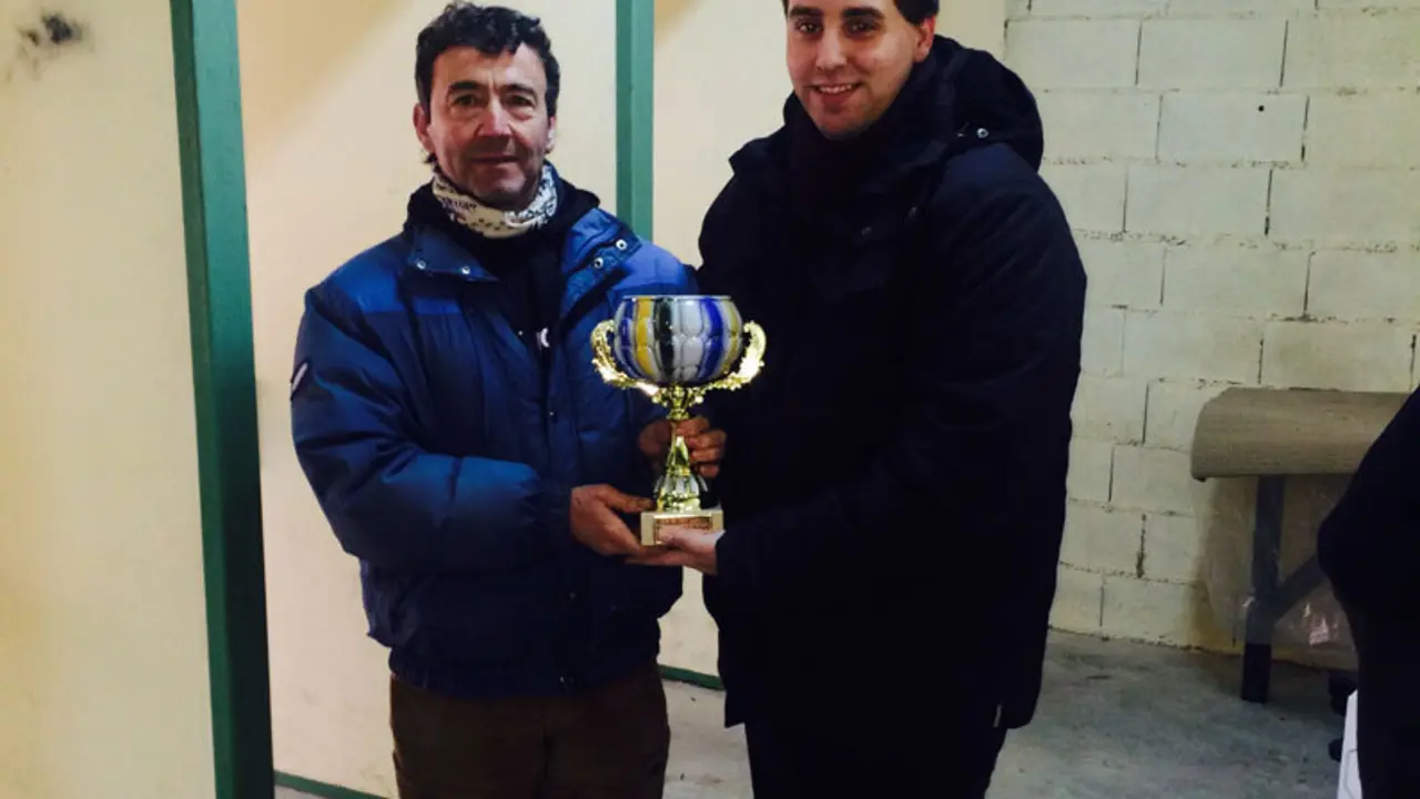 Montaner (izda) con el Trofeo | Foto: CT Loreto