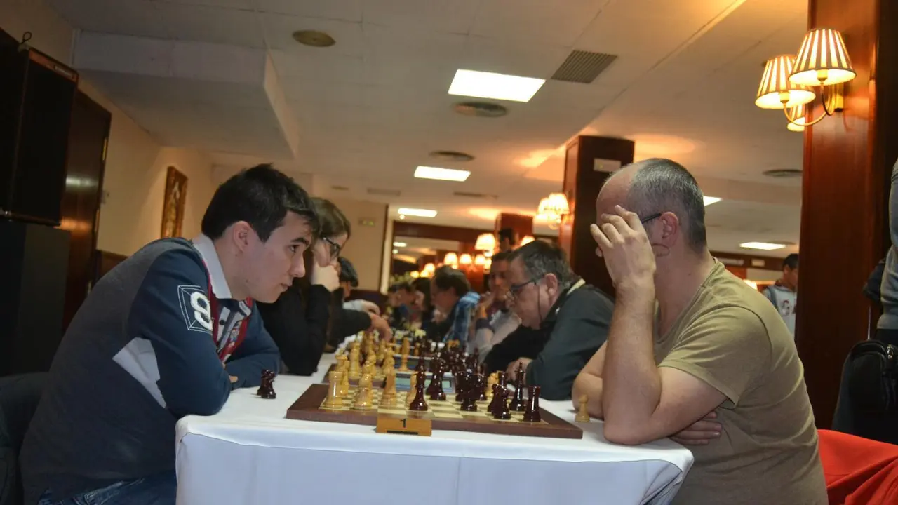 Imagen de una de las partidas del San Vicente de ajedrez. Foto: sporthuesca