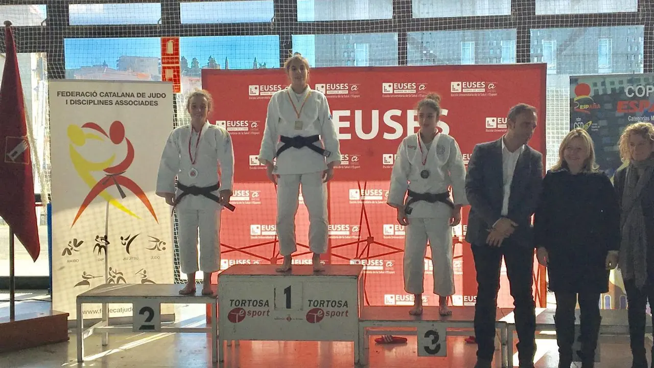 Bel&eacute;n Mart&iacute;nez, en el p&oacute;dium del campeonato celebrado en Tortosa. Foto: Iv&aacute;n Pardo