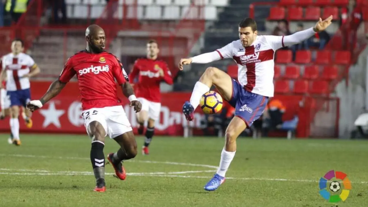 Alexander Gonz&aacute;lez y Achile Emana durante el partido | Foto: LaLiga