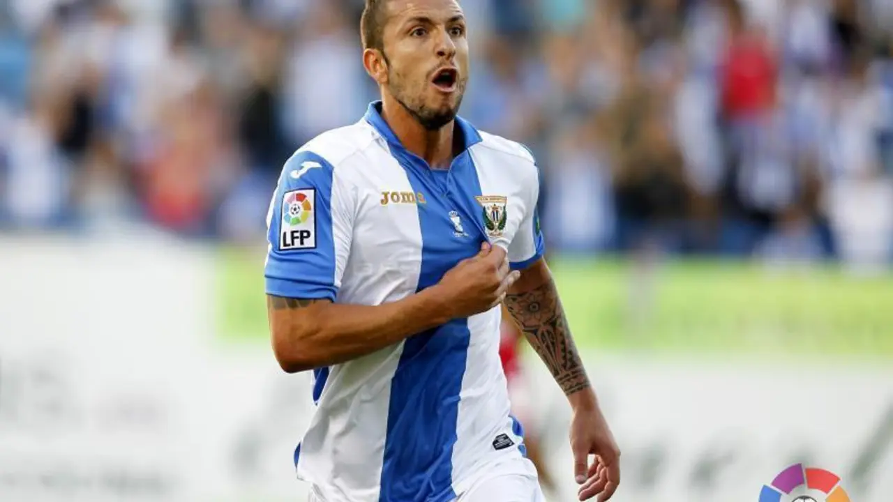 Borja L&aacute;zaro celebra su gol al Zaragoza como pepinero | Foto: LaLiga