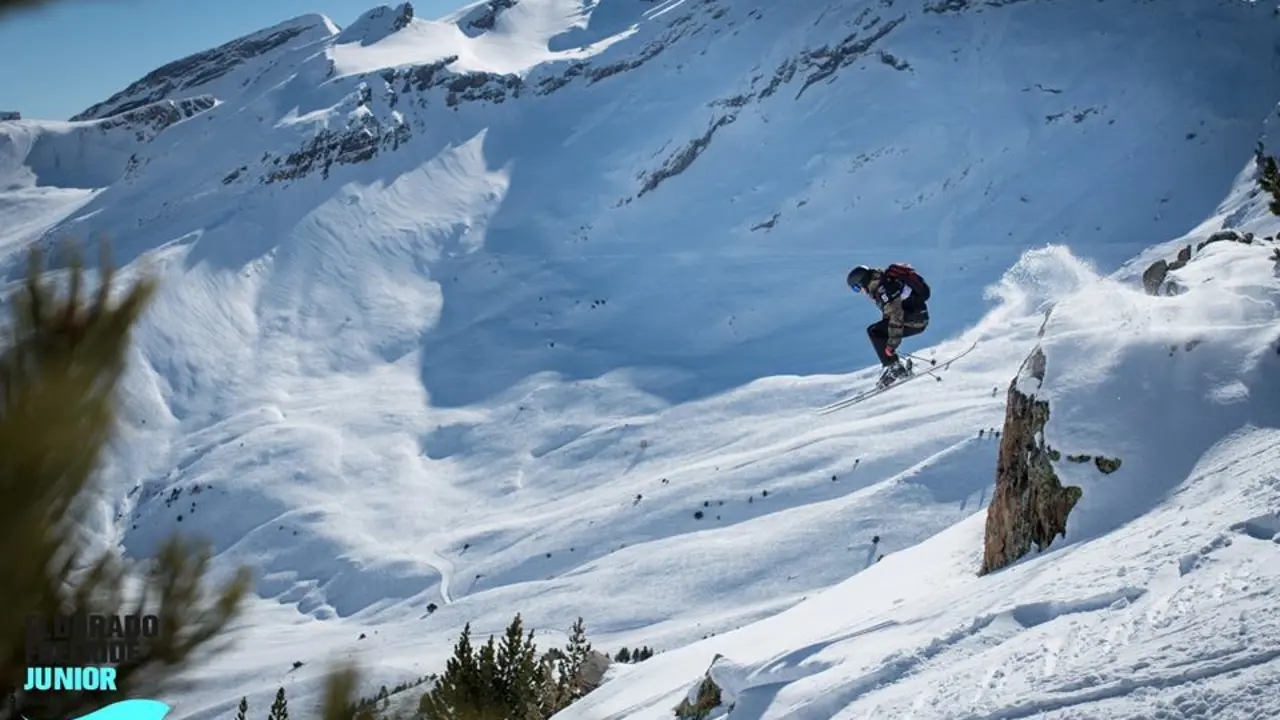 Espectacular imagen de un rider en la competici&oacute;n celebrada esta ma&ntilde;ana en Cerler. Foto: Eldorado Freeride