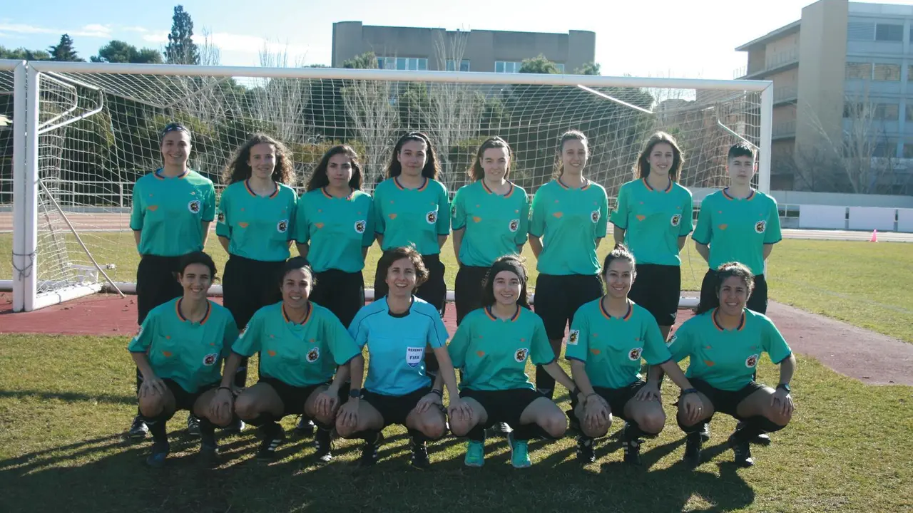Cursillistas del pasado a&ntilde;o para ser &aacute;rbitras de f&uacute;tbol. Foto: CTAAF