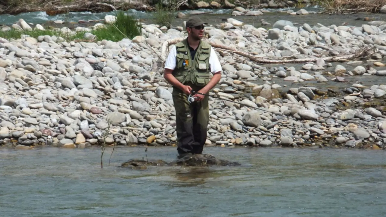 Pescando en el coto deportivo Canal de Berd&uacute;n.