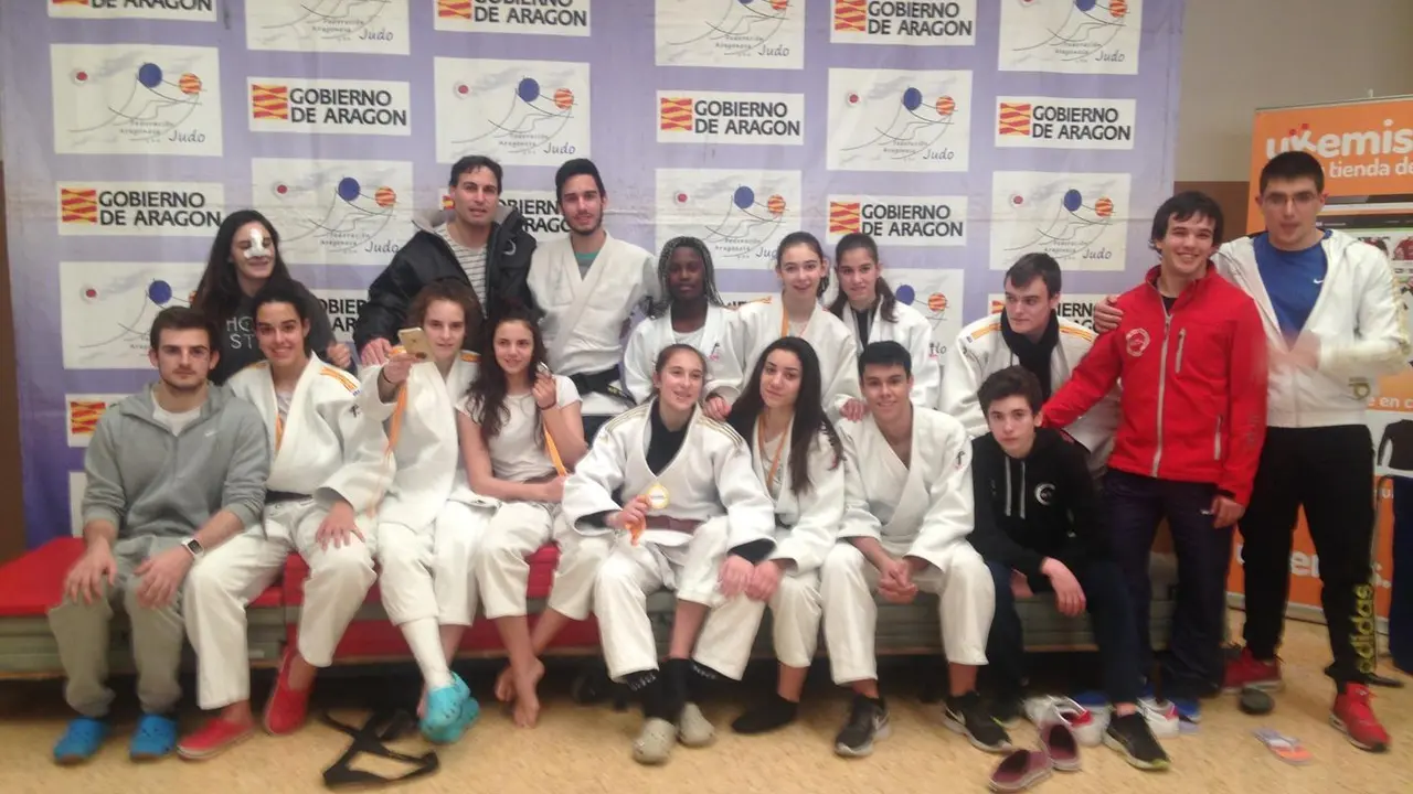 Judokas de la Escuela F.D. Ib&oacute;n en el campeonato.