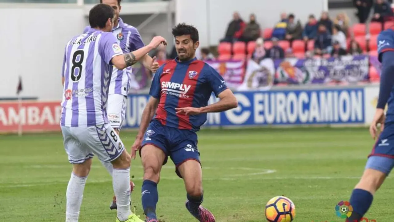 Aguilera, apercibido con cuatro cartulinas, est&aacute; en riesgo de suspensi&oacute;n | Foto: LaLiga