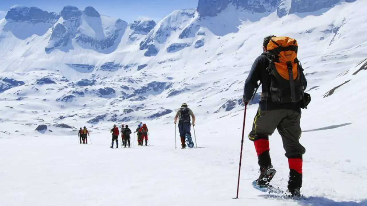 Excursi&oacute;n con raquetas, uno de olos deportes que cada vez tienen m&aacute;s demanda. Foto: ENA