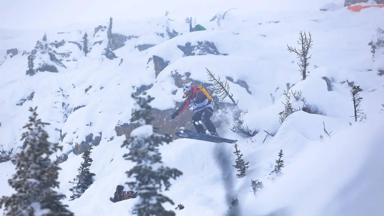 Espectacular salto de la rider de Sallent de G&aacute;llego afincada en Whistler, Ione Gangoiti, durante una competici&oacute;n en Canad&aacute;.