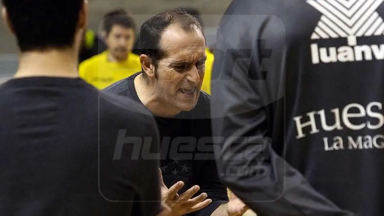 Nolasco durante uno de los tiempos muertos contra Guadalajara, en la ida de la Copa del Rey. Foto: C. Pascual