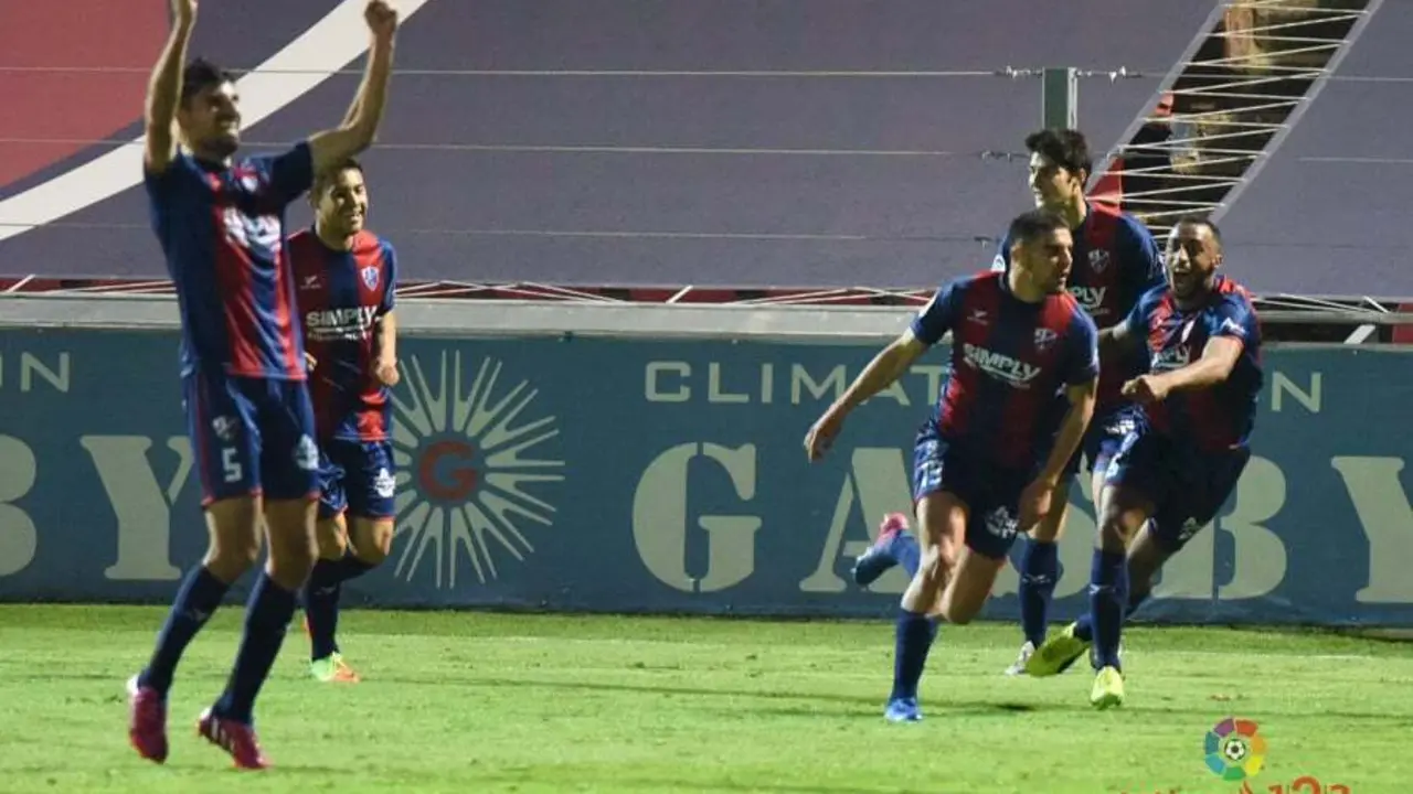 El venezolano se marcha con su selecci&oacute;n tras permitirle al Huesca seguir so&ntilde;ando | Foto: LaLiga