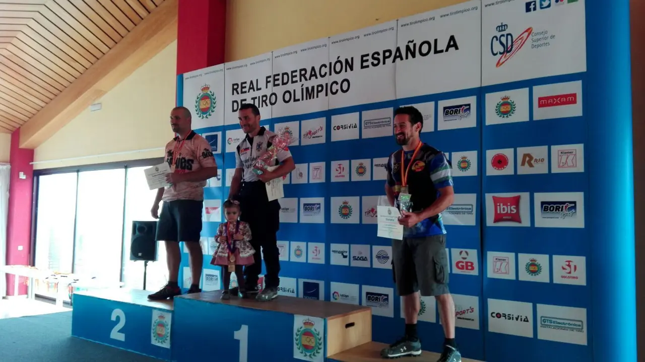 S&aacute;nchez, en el podium de subcampe&oacute;n de la Copa Presidente. Foto: CT Loreto