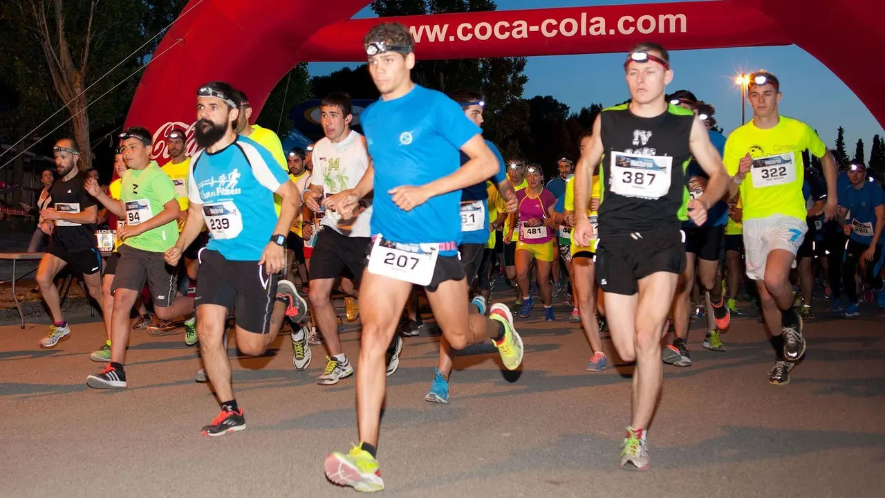 Salida de la carrera nocturna de Huesca organizada por la Universidad de Zaragoza y el CAH. en una anterior edici&oacute;n. Foto: CAH 
