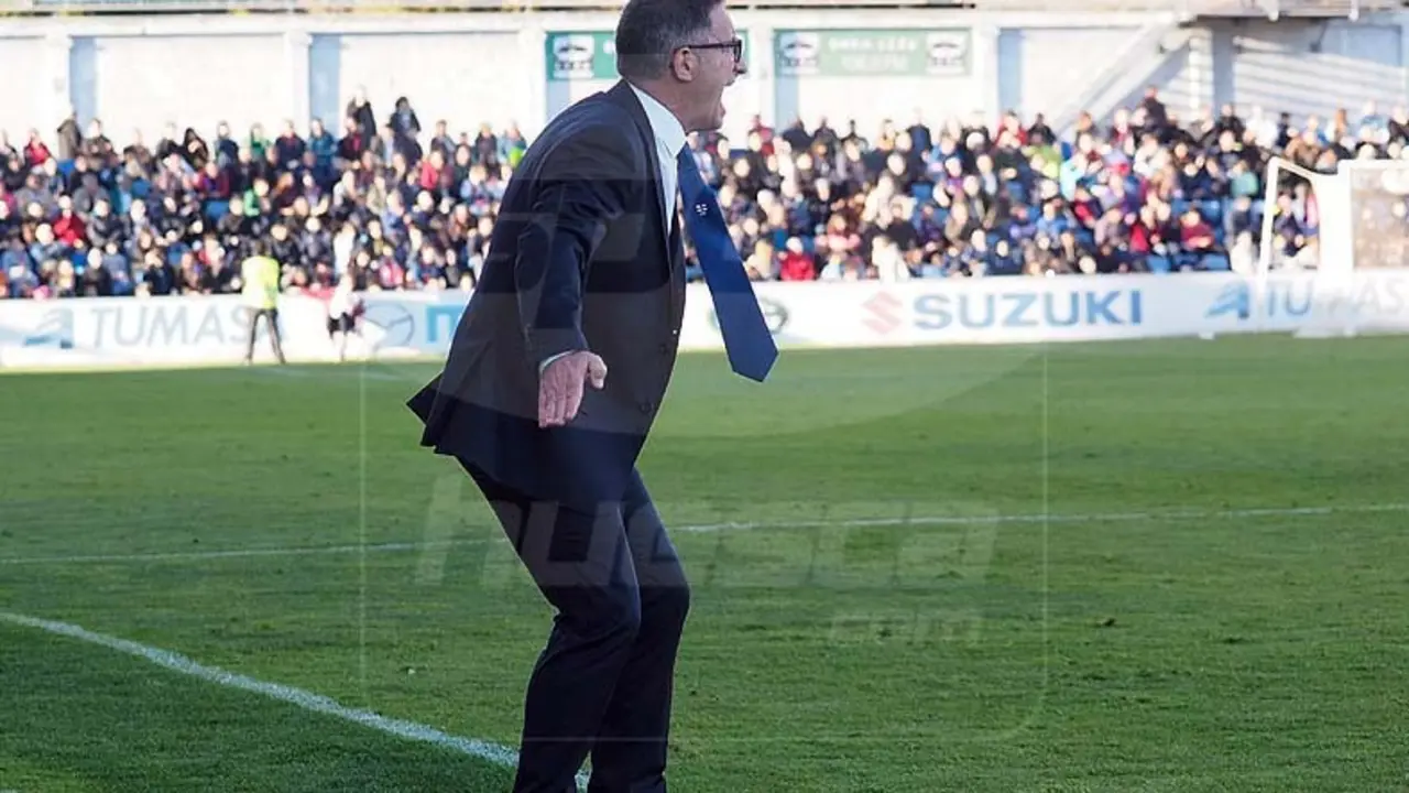 El entrenador de la SD Huesca ha logrado que el equipo encadene hasta 9 encuentros sin perder | Foto: C.Pascual