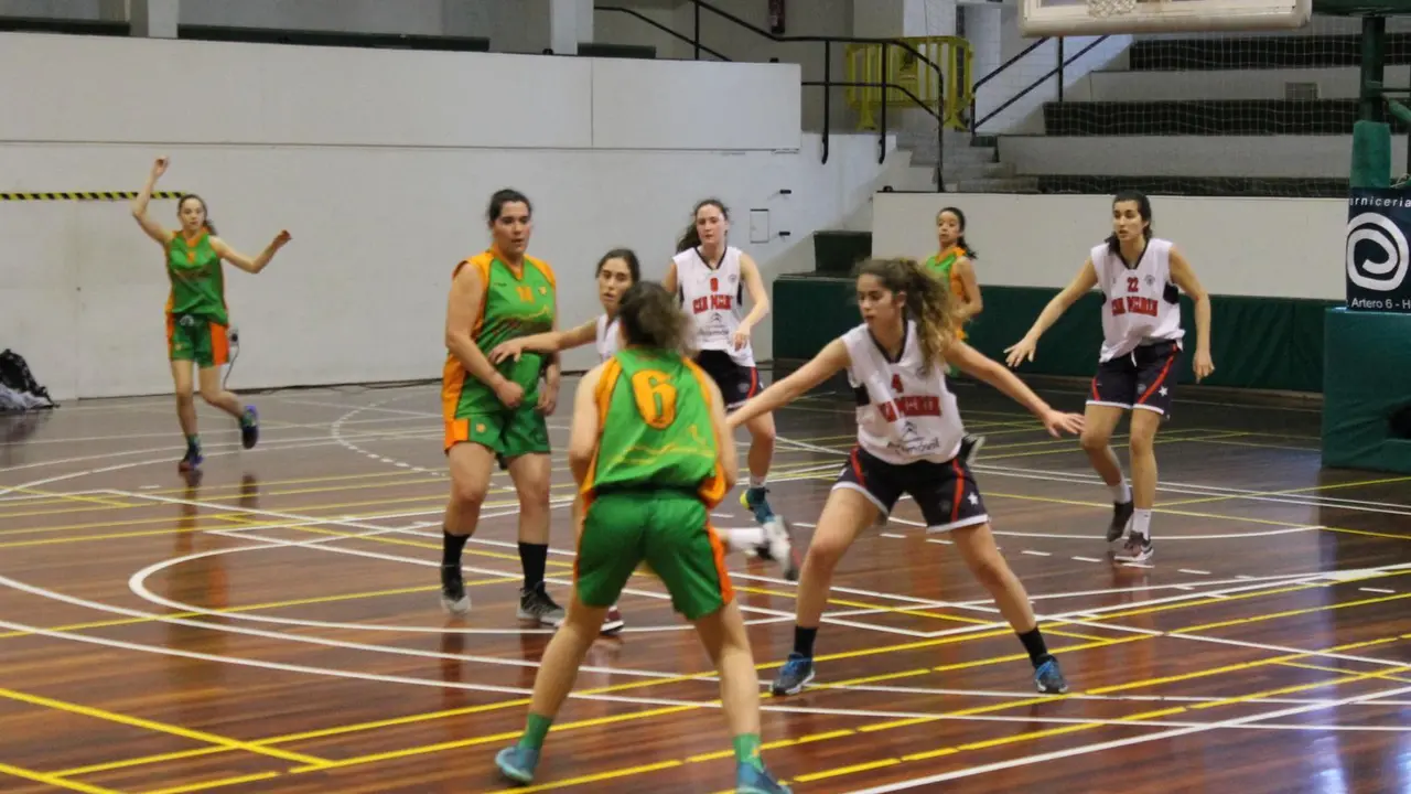 Imagen durante el partido disputado en el pabell&oacute;n del parque | Foto: CBF Huesca