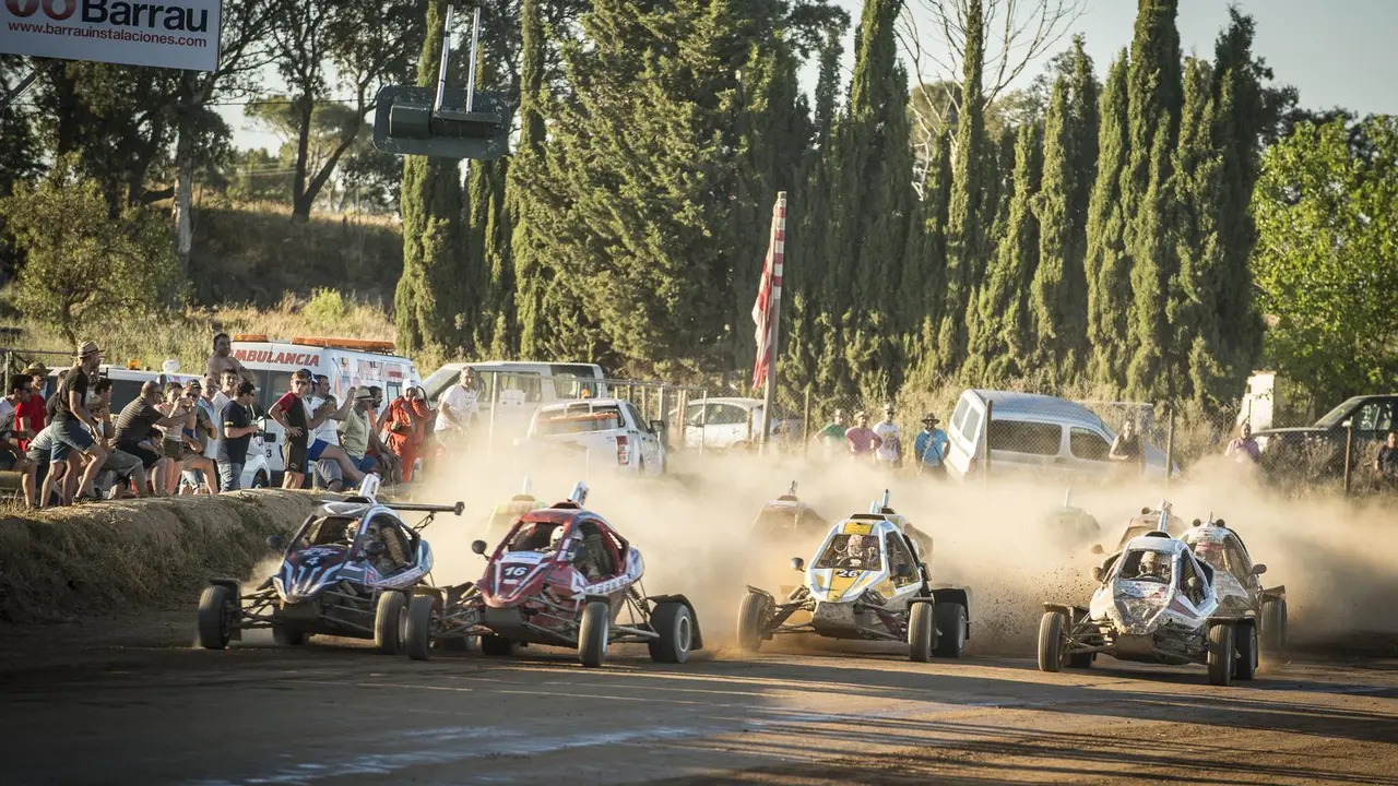 Competici&oacute;n en el circuito de Autocross de Espl&uacute;s. Foto: FADA