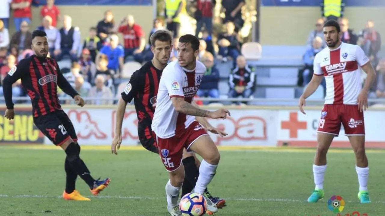 Kilian controlando el esf&eacute;rico ante el Reus en su &uacute;nico partido en Liga como titular| Foto: LaLiga