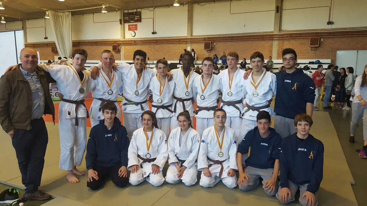 Integrantes del equipo binefarense en el Campeonato de Arag&oacute;n cadete de Judo.